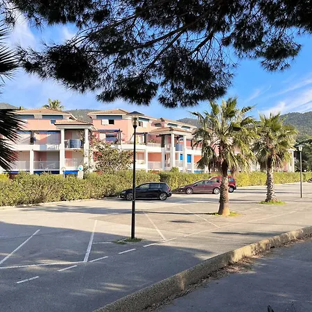 2 Pieces Avec Terrasse, Proche Et Commerces, Parking Prive, Au Lavandou - Fr-1-251-538